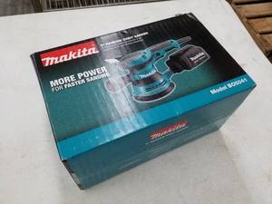 lot 8 image: Makita 5in. Random Orbit Sander B05041