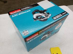 lot 10 image: Makita LXT Sub-Compact Brushless  18V Lithium Ion 6-12in. 24T Circular Saw XSHO4ZB