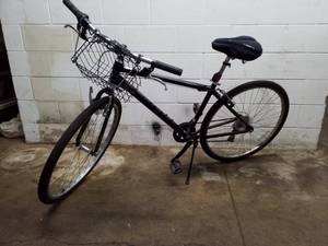 lot 23 image: Schwinn Mens 10-Speed Road Bike