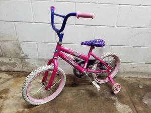 lot 32 image: Rallye Glitter Girls Trail Bike with Training Wheels
