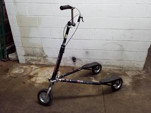 lot 33 image: Trikke T8 Trike