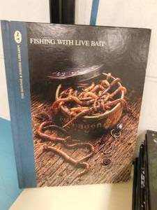 lot 17 image: 8 - Fishing Books