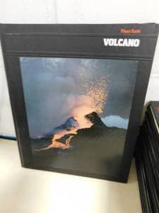lot 19 image: 12 - Planet Earth Time Life Books