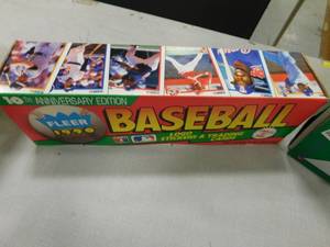 lot 46 image: Collectible Baseball Cards