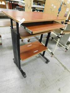 lot 50 image: Computer Rolling Stand - 29.5(w) x 19.75(d) x 38(h)