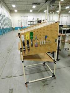 lot 51 image: Rolling Work Station with Light