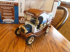 lot 121 image: 1912 Ford Model T Remington Truck Bank