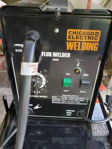 lot 4 image: 110 Volt Chicago Flux Welder