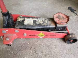 lot 23 image: Automotive Floor Jack