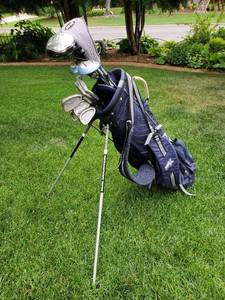 lot 49 image: Womens King Cobra Golf Club Set