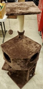 lot 119 image: Cat Stand  Play House