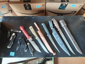 lot 13 image: Assorted Pocket & Fillet Knives