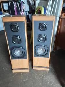 lot 18 image: Pair Of Garage Speakers