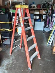 lot 19 image: Werner 6 Fiberglass Ladder