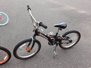 lot 28 image: Schwinn Spitfire 20 Bike