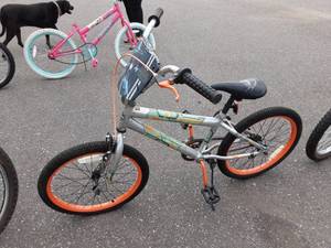 lot 29 image: Huffy Star Wars 20 Bike