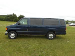 2005 Ford E350 Econoline Van XL