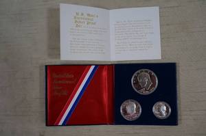 lot 24 image: 1976 3 Coin Bicentennial Silver Proof Coin Set
