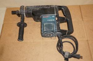 lot 32 image: Bosch 11232EVS 1-12 Spline Rotary Hammer Drill