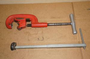 lot 43 image: Ridgid Pipe Cutter and Basin Wrench