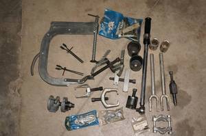 lot 54 image: Automotive Pullers and Tools