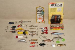 lot 57 image: Vintage Fishing Tackle - Heddon, Abu Garcia