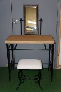 lot 107 image: NEW Vanity with Mirror and Bench