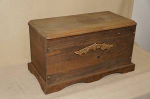 lot 104 image: Small Wood Chest