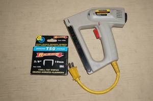lot 113 image: Stanley Sharpshooter Electric Stapler