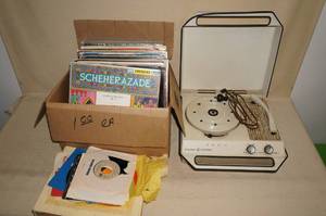lot 151 image: Records with Vintage GE Player