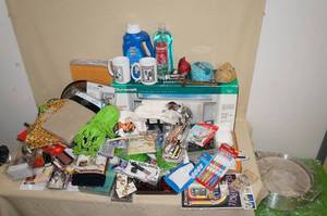 lot 197 image: Various Home Goods