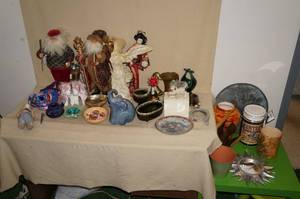 lot 195 image: Dolls and Home Dcor