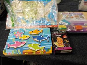 lot 8 image: Puzzles...