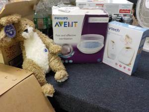 lot 25 image: Vtech Digital Audio Monitor, Avent ...