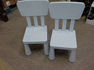 lot 55 image: 2 Childrens Plastic Chairs...