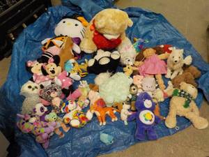 lot 64 image: Stuffed Animals, Dolls and more...