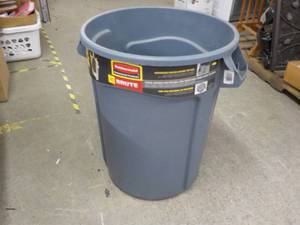 lot 74 image: Rubbermaid 32 gallon Commercial Bru...