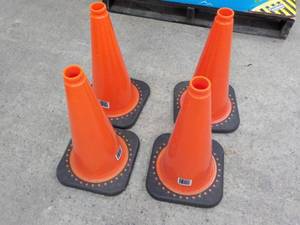lot 80 image: 4 Safety Cones...