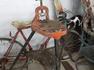 lot 101 image: Tri Stand...