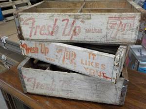 lot 127 image: Set of 3 - 7Up Boxes...
