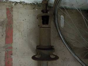 lot 150 image: Pump...
