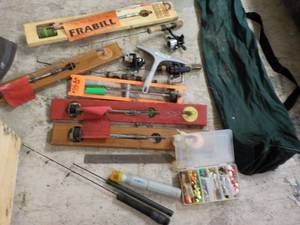 lot 154 image: Fishing Supplies in a 5 Gallon Buck...
