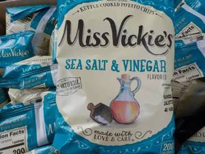 lot 204 image: Case of 64 - .375 oz Bags Miss Vick...