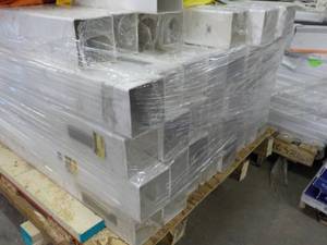 lot 316 image: Pallet of Vinyl Fence Posts 5 x 5...
