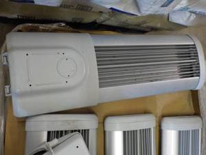 lot 322 image: LED Light Fixture...