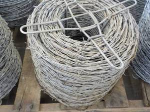 lot 332 image: Roll of Barbed Wire- premium 2 poin...