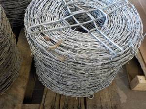lot 334 image: Roll of Barbed Wire- premium 2 poin...