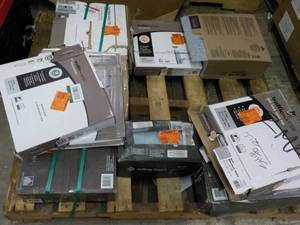 lot 370 image: Lot of Mismatched Flooring...