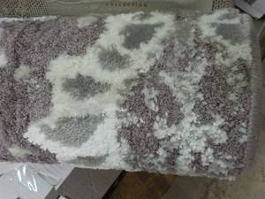 lot 373 image: Pearl Area Rug 5 ft 3  x 7 ft 3...