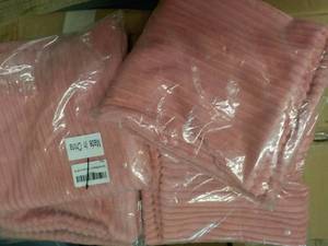 lot 397 image: Set of 4 Pink Pillow Cases...